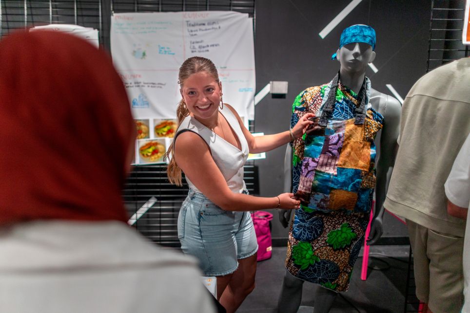 Julia Voskuilen, tweedejaarsstudent op ROC Nijmegen. Beeld bij verhaal over prijswinnend mbo-team op AOb.nl.