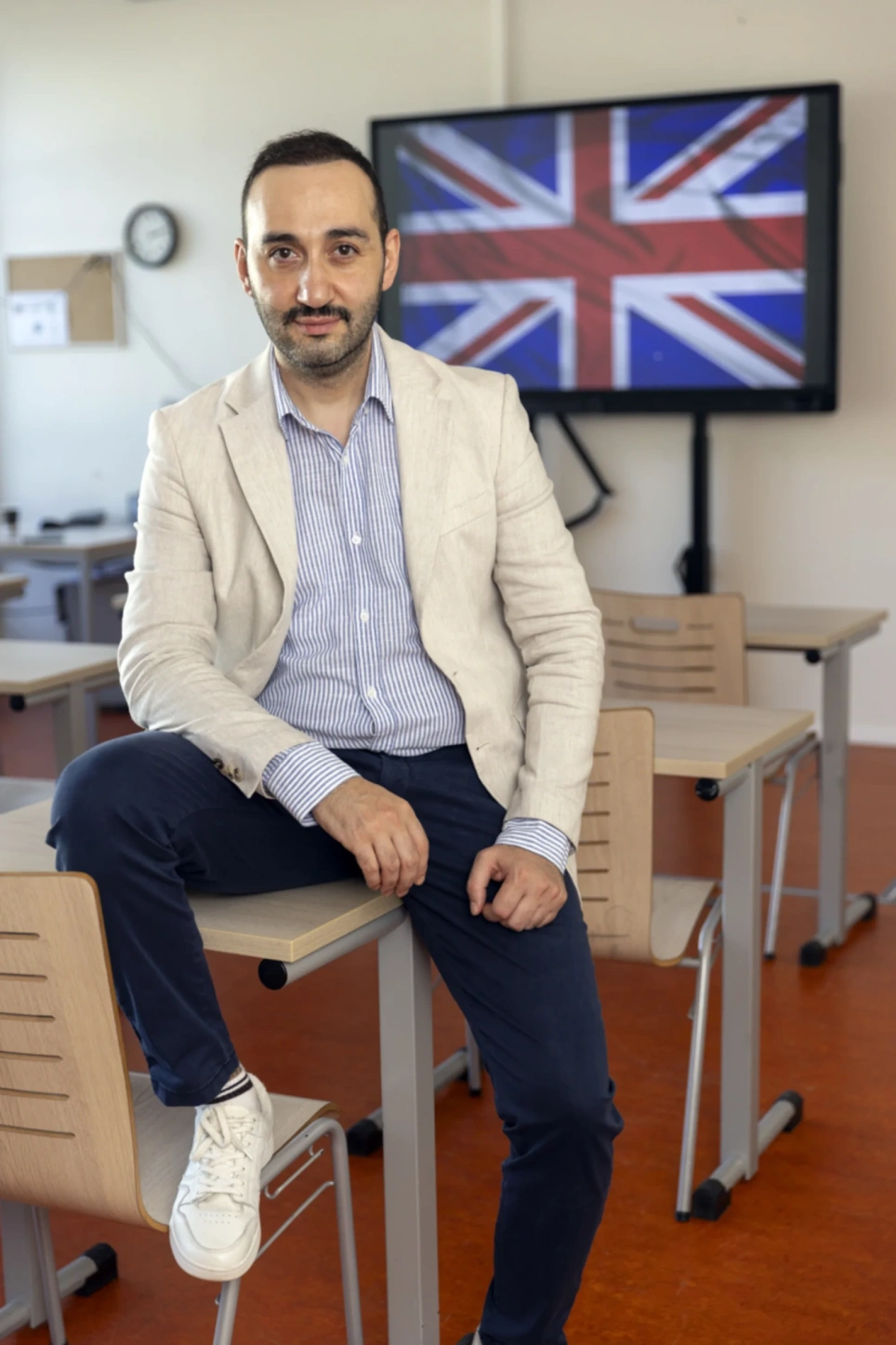 Docent Nabil Nabo. Foto bij Artikel in het Onderwijsblad over vluchtelingen die docent zijn geworden. 