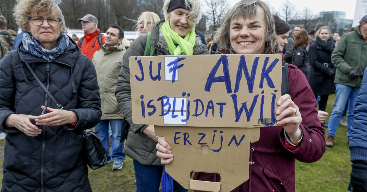 AOb en de rest van het onderwijsveld: ‘Minister Bruins mag mee in de