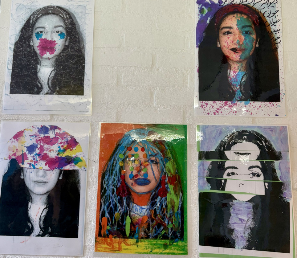 Een zelfportret van een Iraans meisje in Andy Warholl stijl.