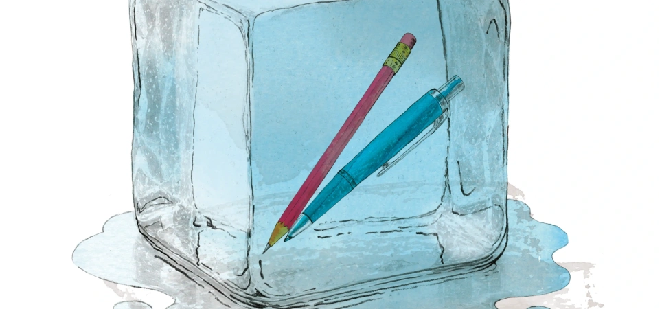 Potlood en pen in ijsblokje
