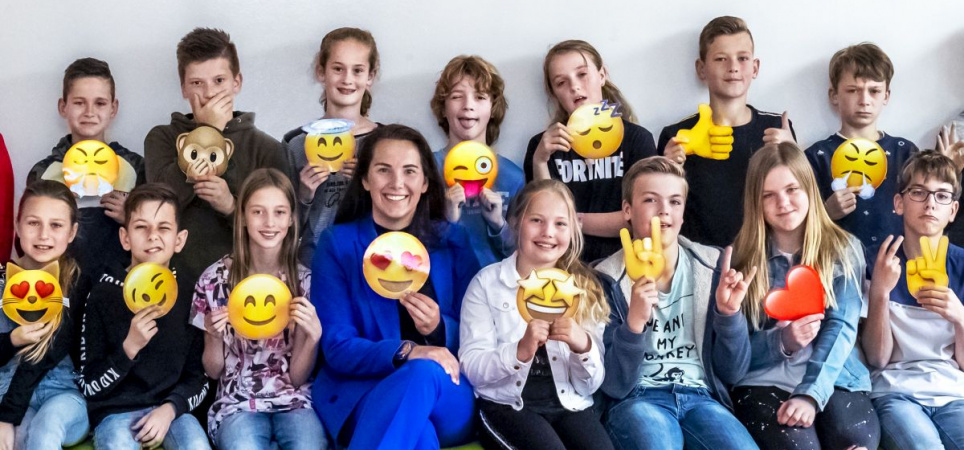 utrecht-idea-maud-donga-with-group-7-from-the-st-anthoniusschool-in-beesd-they-developed-an-emoji-reading-board-to-pupils-better-express-their-emotions-and-feelings to-make-understand