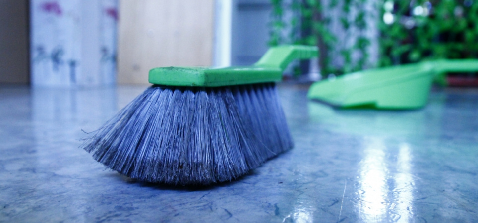 dustpan-and-sweeper-dust-comb-flickr-omnidu-2