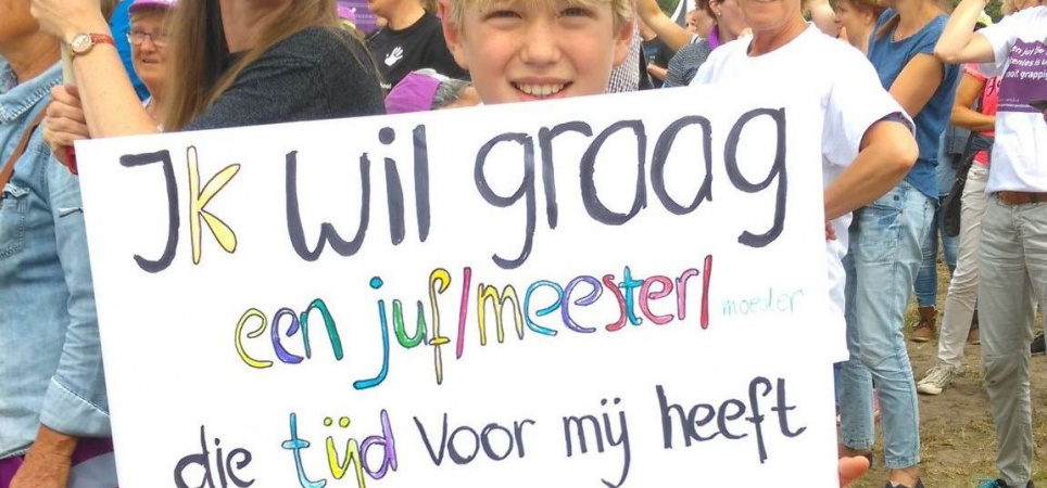 jongetje-wil-meester-met-tijd-fnv-tweets-featured