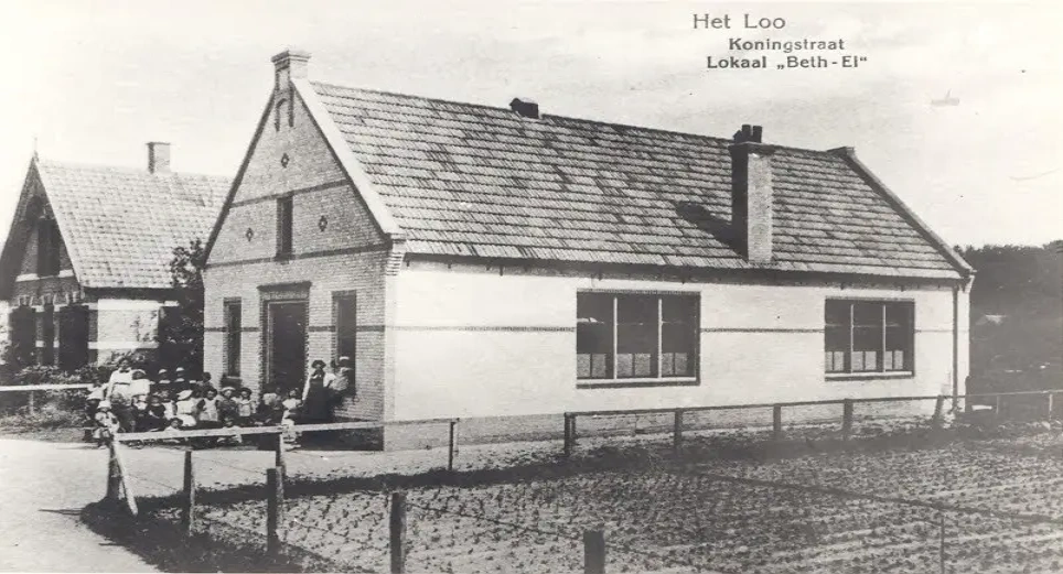 Oude foto in zwart-wit van gebouw Beth-El, ca 1920 van 1941 t/m4 1943 was dit gebouw de Joodse school in Apeldoorn gevestigd - beeld bij een artikel op aob.nl/onderwijsblad over een joodse school in Apeldoorn
