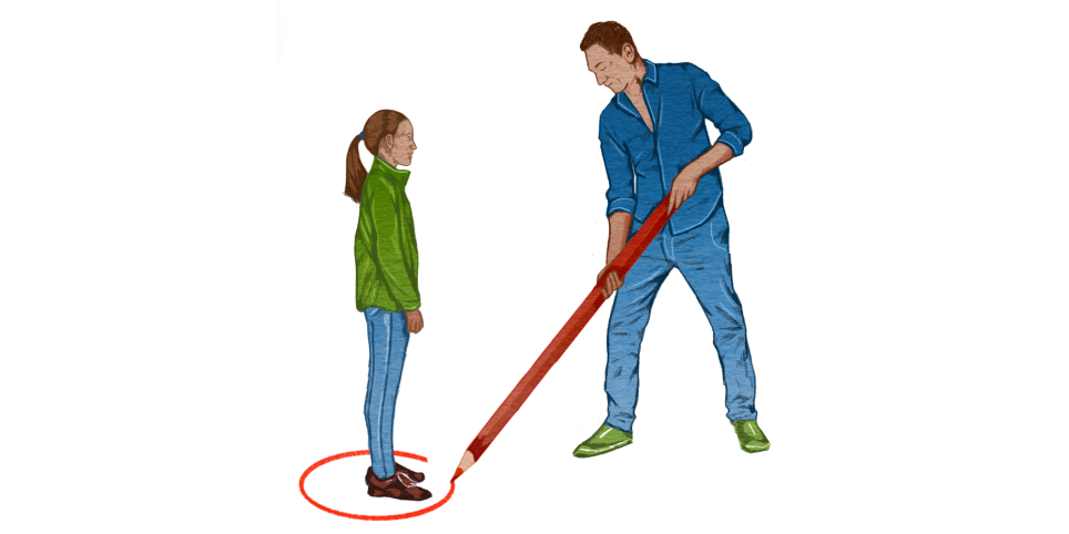 Leraar markeert de grenzen voor een leerlinge met een rood potlood. Tekening bij verhaal over externe trainers in de klas in het Onderwijsblad.